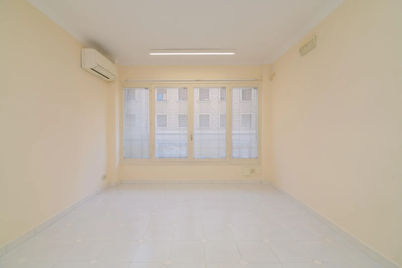 Local comercial zona Passeig, Passeig, Manresa — Sala 5