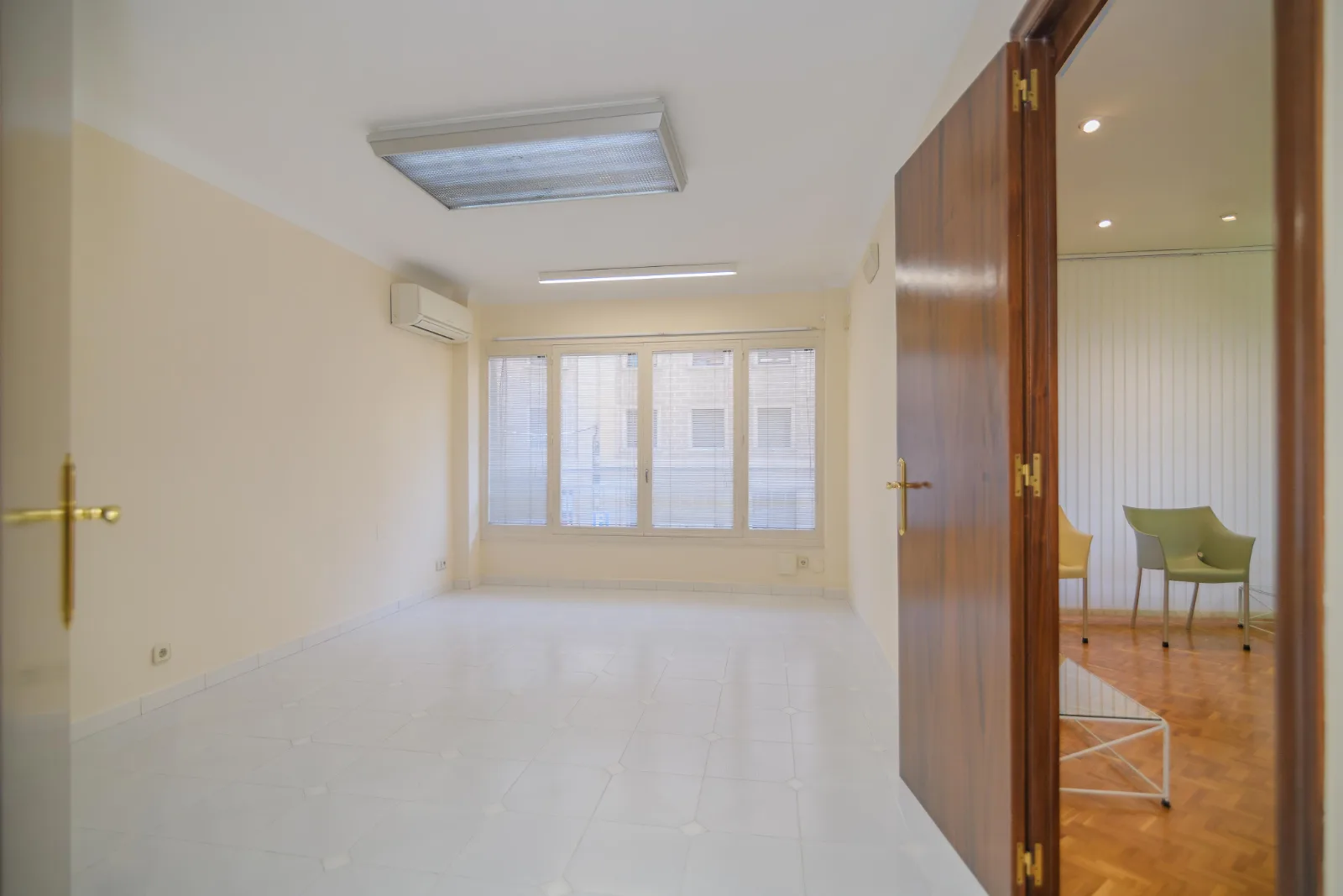 Local comercial zona Passeig, Passeig, Manresa — Recibidor 3