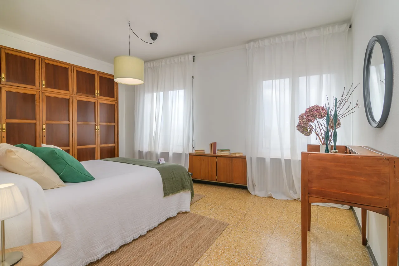 Àtic al Poble Nou, Poble Nou, Manresa — Habitació principal armari