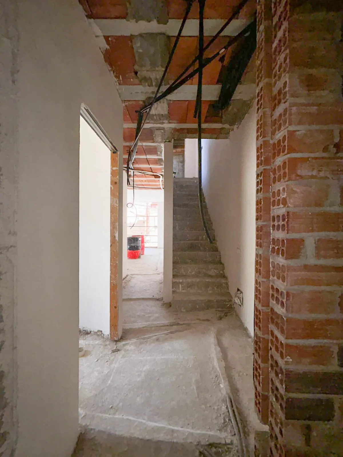Casa en obres a Vic-Remei, Carretera de Vic, Manresa — Accés