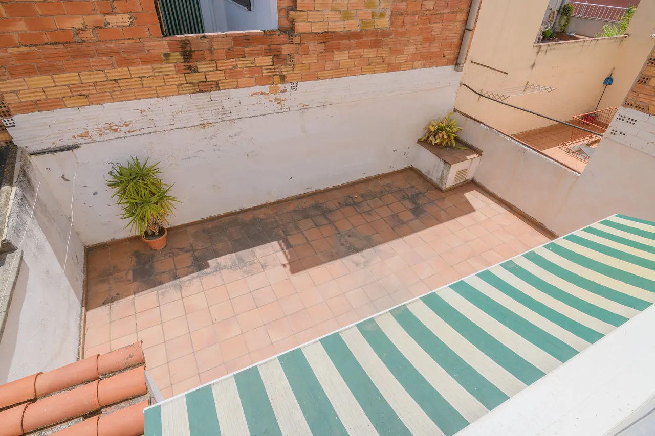 Casa a Mion-Puigberenguer, Mion - Puigberenguer, Manresa — Pati des de dalt