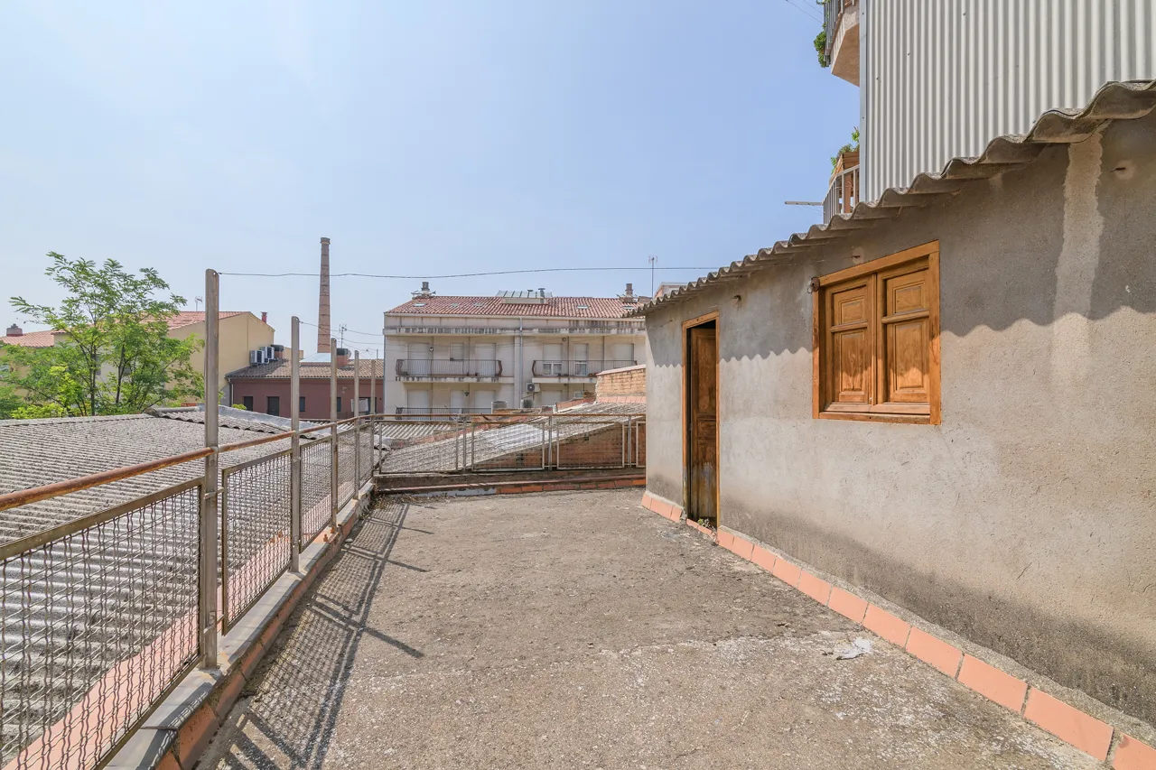Finca a Plaça Lladó, Plaça Lladó, Manresa — Terrassa
