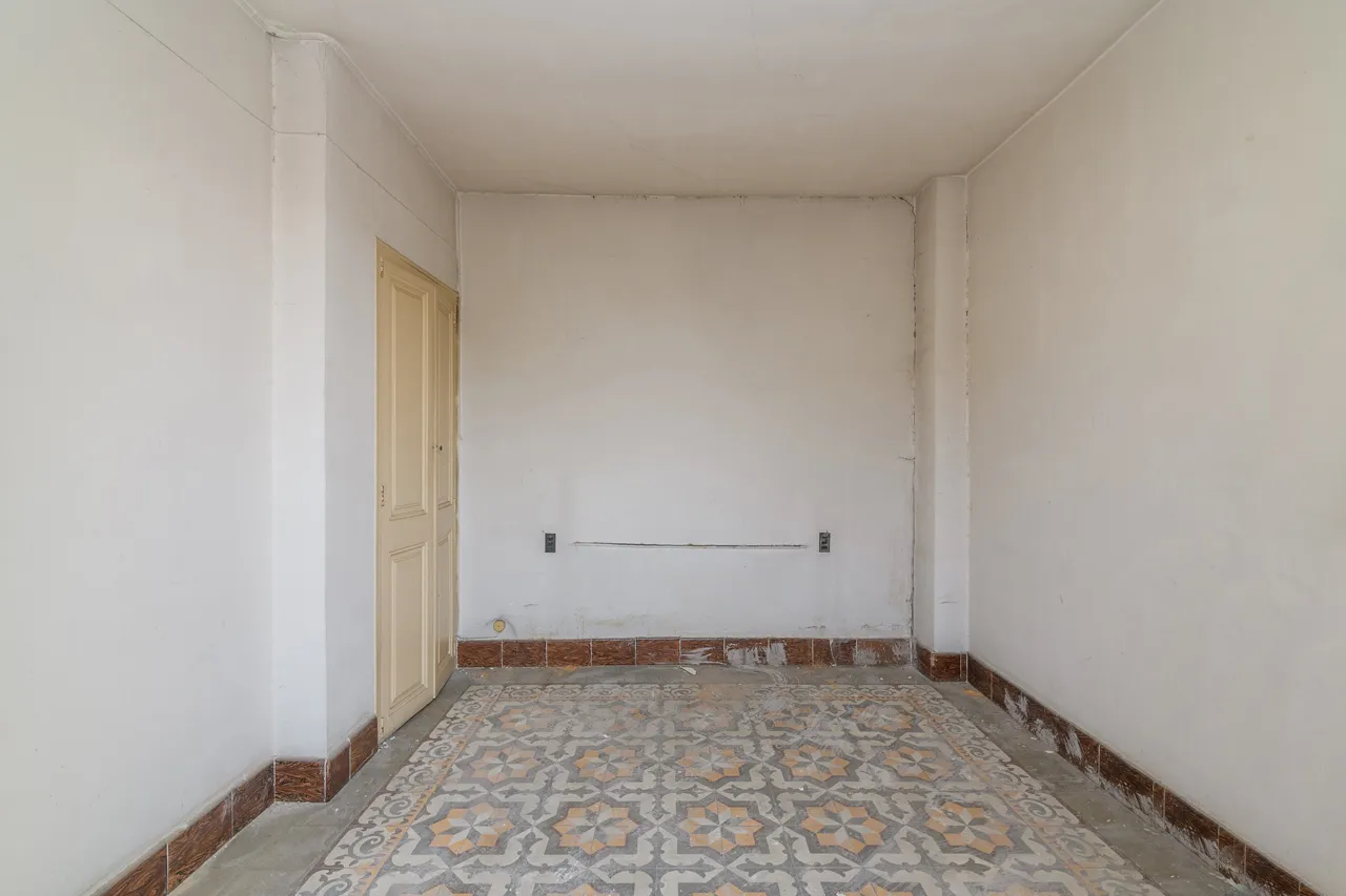 Finca a Plaça Lladó, Plaça Lladó, Manresa — Habitació mosaic