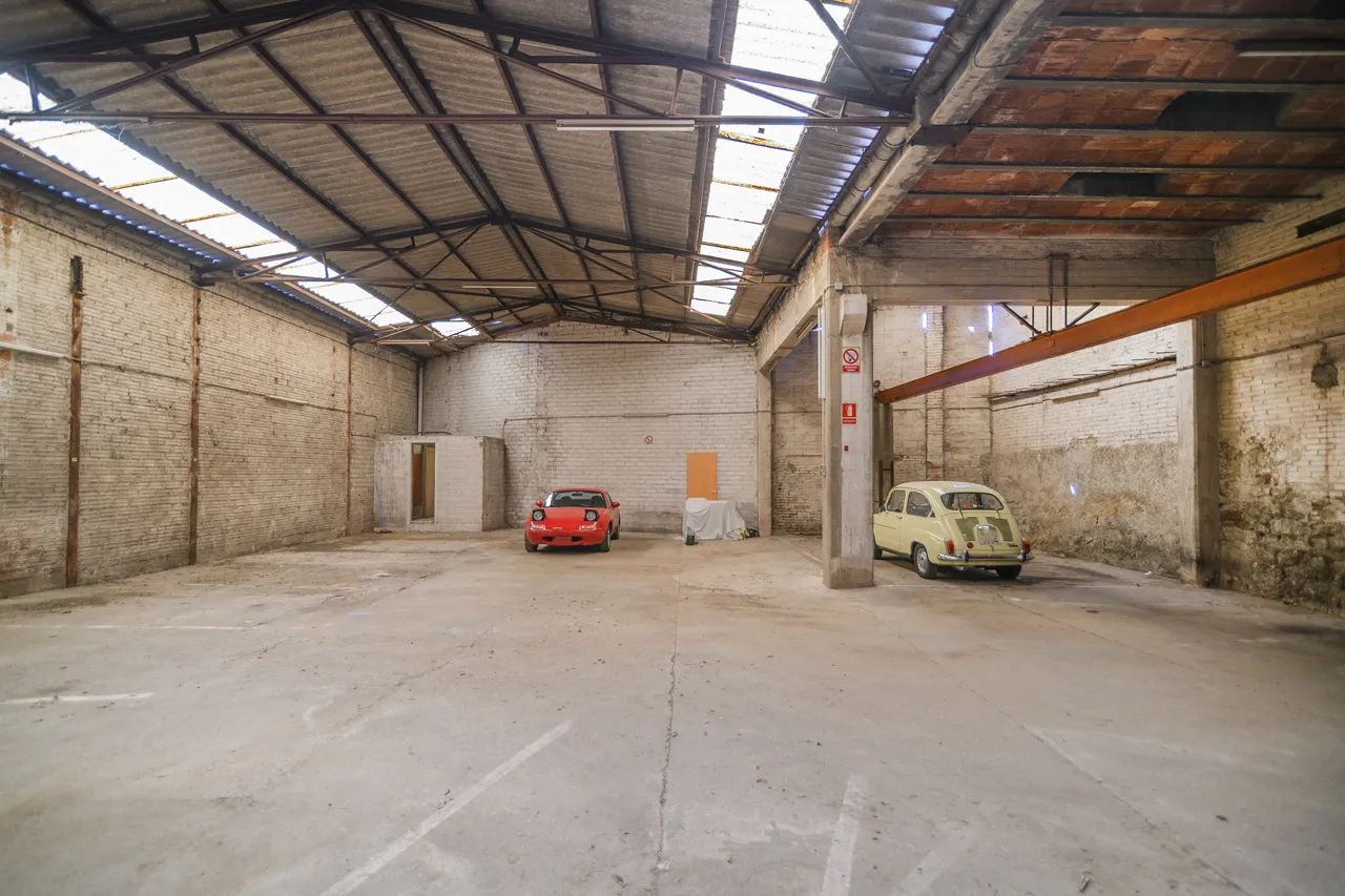 Finca a Plaça Lladó, Plaça Lladó, Manresa — Garatge