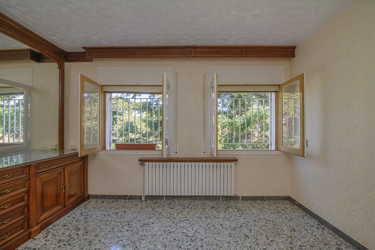 Casa con terreno en Viladordis (Manresa), Viladordis, Manresa — Sala finestres