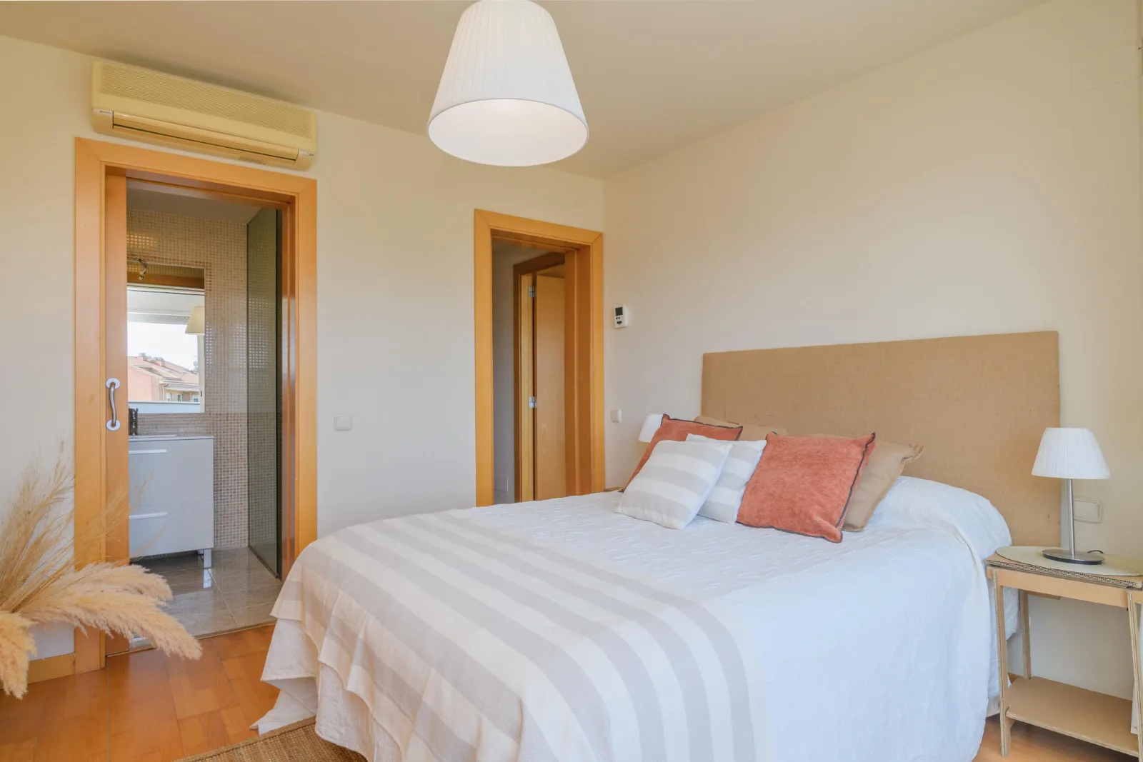 Átic dúplex a les Bases, Bases de Manresa, Manresa — Habitació principal