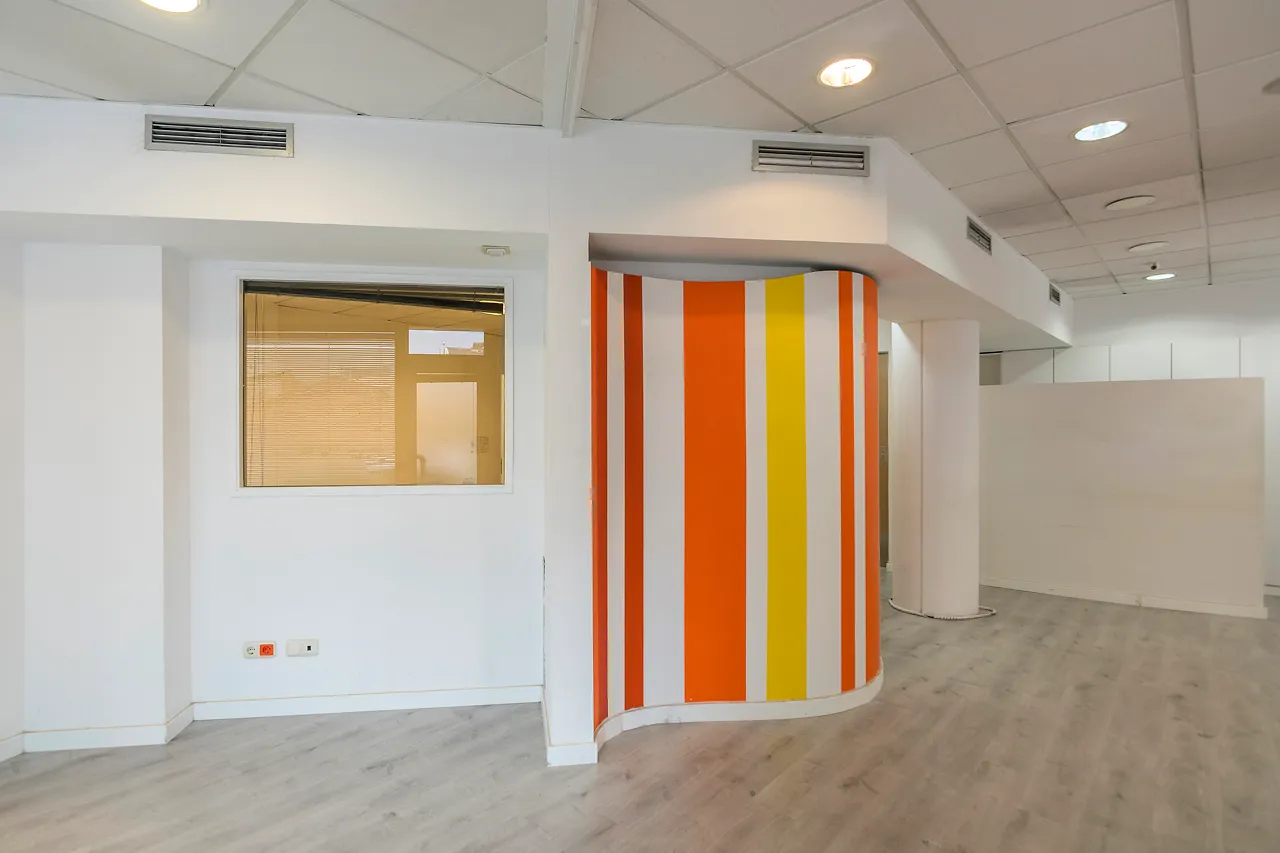 Local a Sarret i Arbós, Poble Nou, Manresa — Recepció