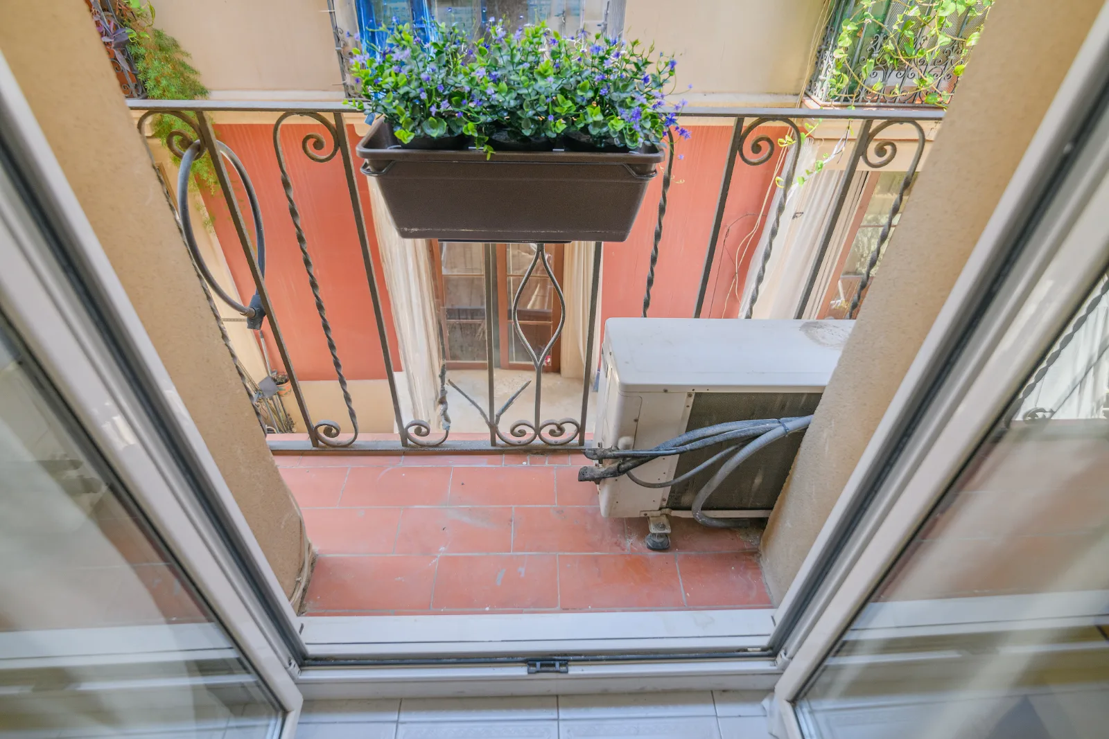 Piso en Ciutat Vella (Barcelona), Ciutat Vella, Barcelona — Balcón 4