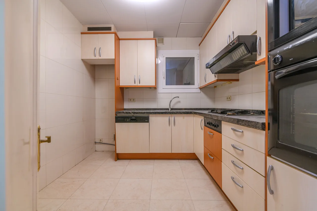 Pis a Bases de Manresa, Bases de Manresa, Manresa — Cuina office