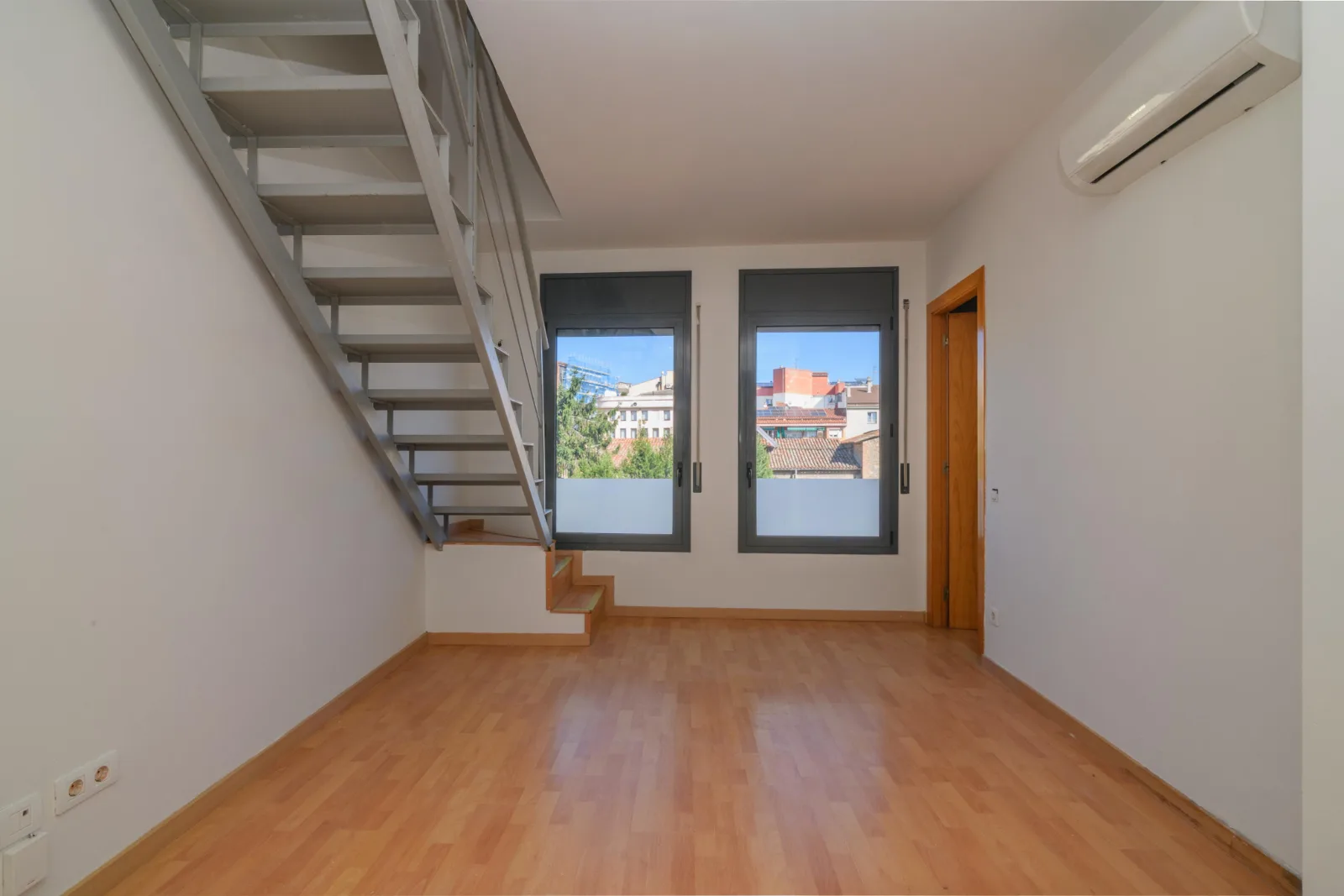 Dúplex con terraza en barri antic — piso en venta en Casc Antic, Manresa