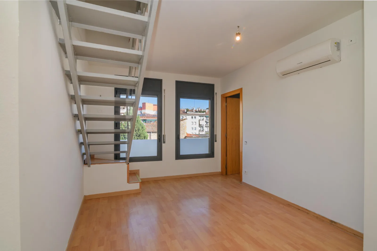 Dúplex con terraza en barri antic, Casc Antic, Manresa — Sala 3