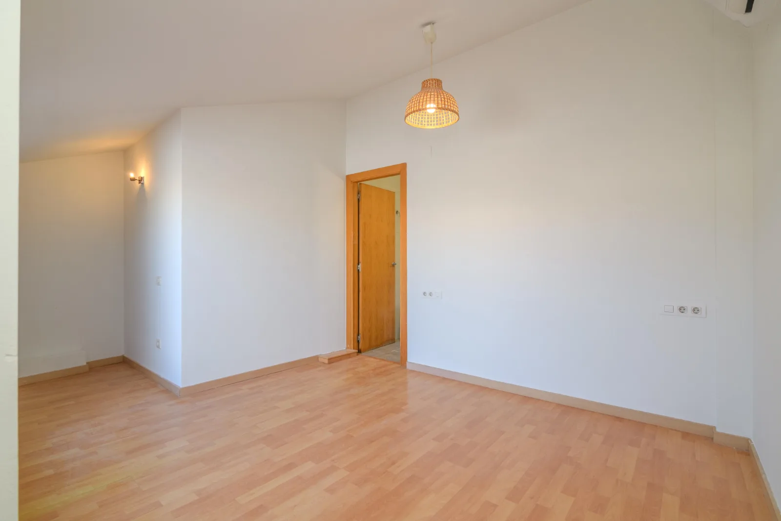 Dúplex con terraza en barri antic, Casc Antic, Manresa — Recibidor