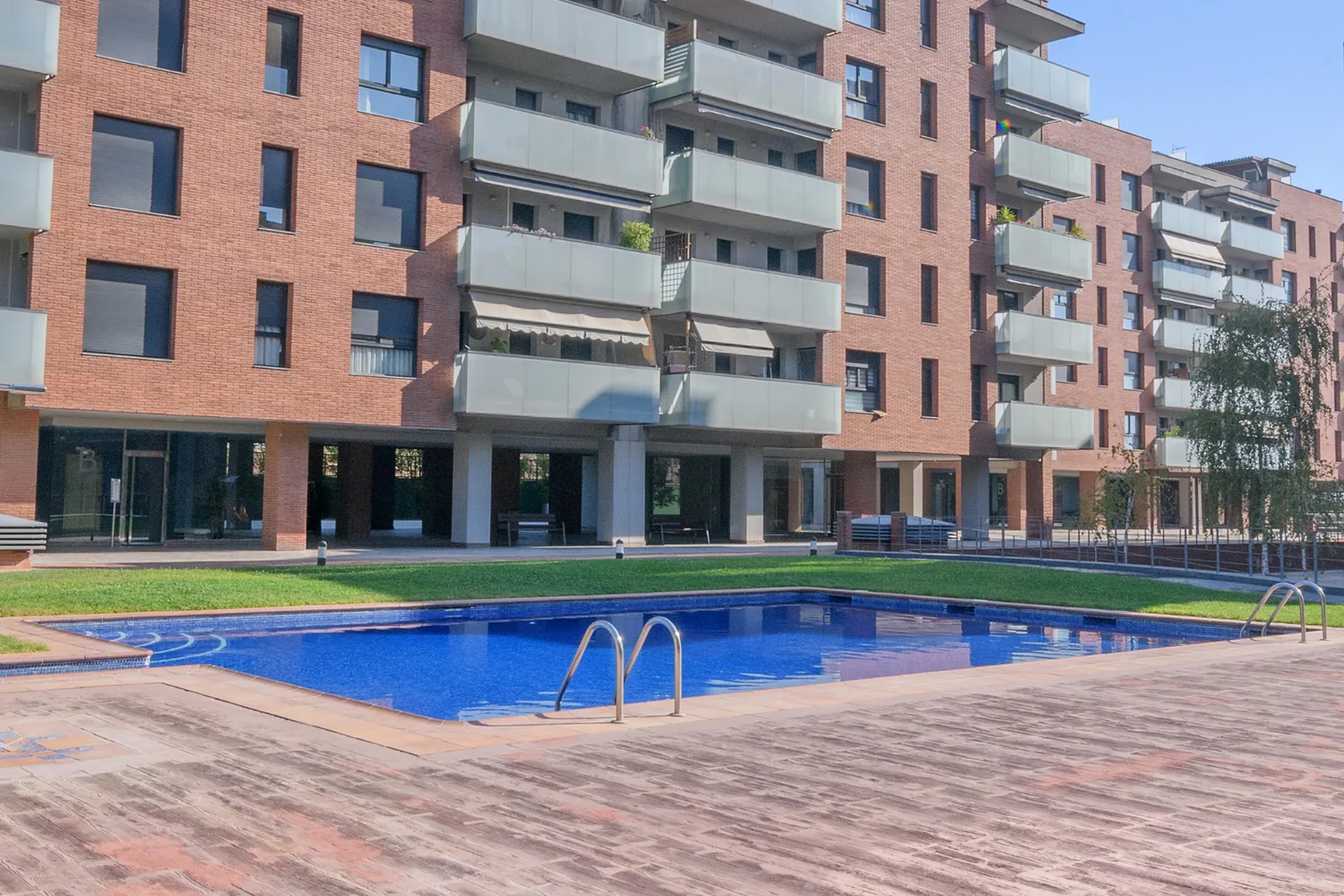 Piso con piscina comunitaria en la Illa Verda — piso en venta en Illa verda, Manresa