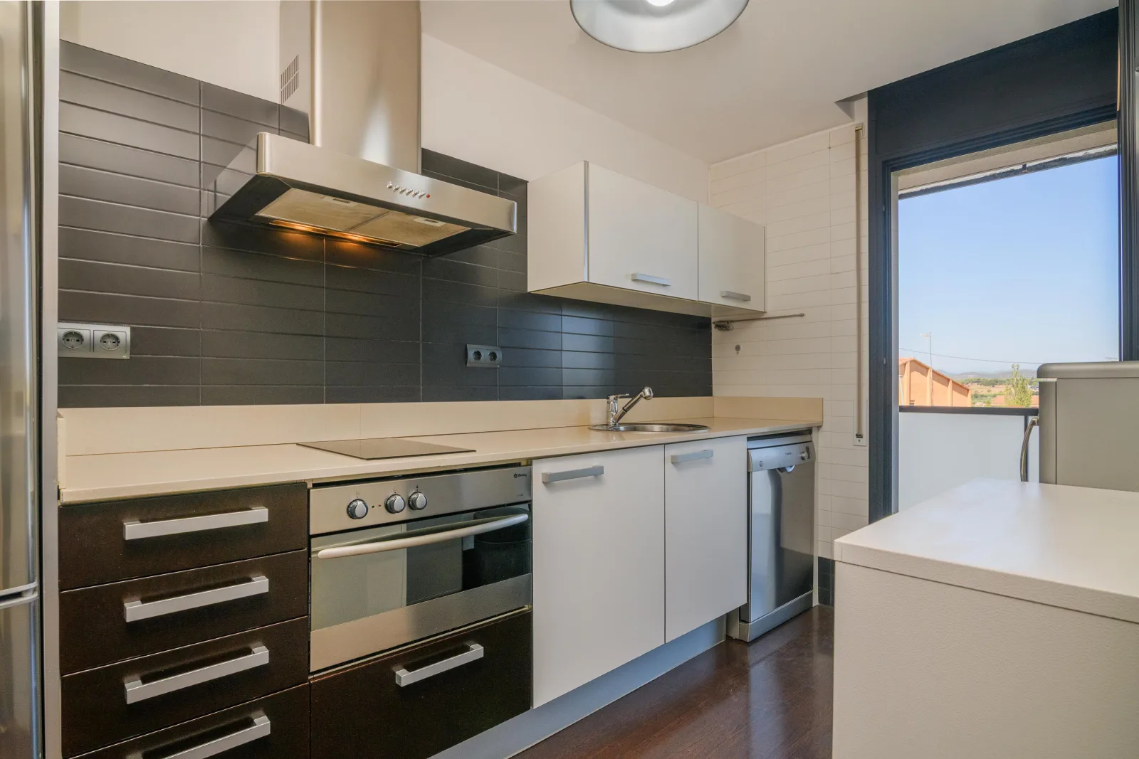 Piso con piscina comunitaria en la Illa Verda, Illa verda, Manresa — Cocina