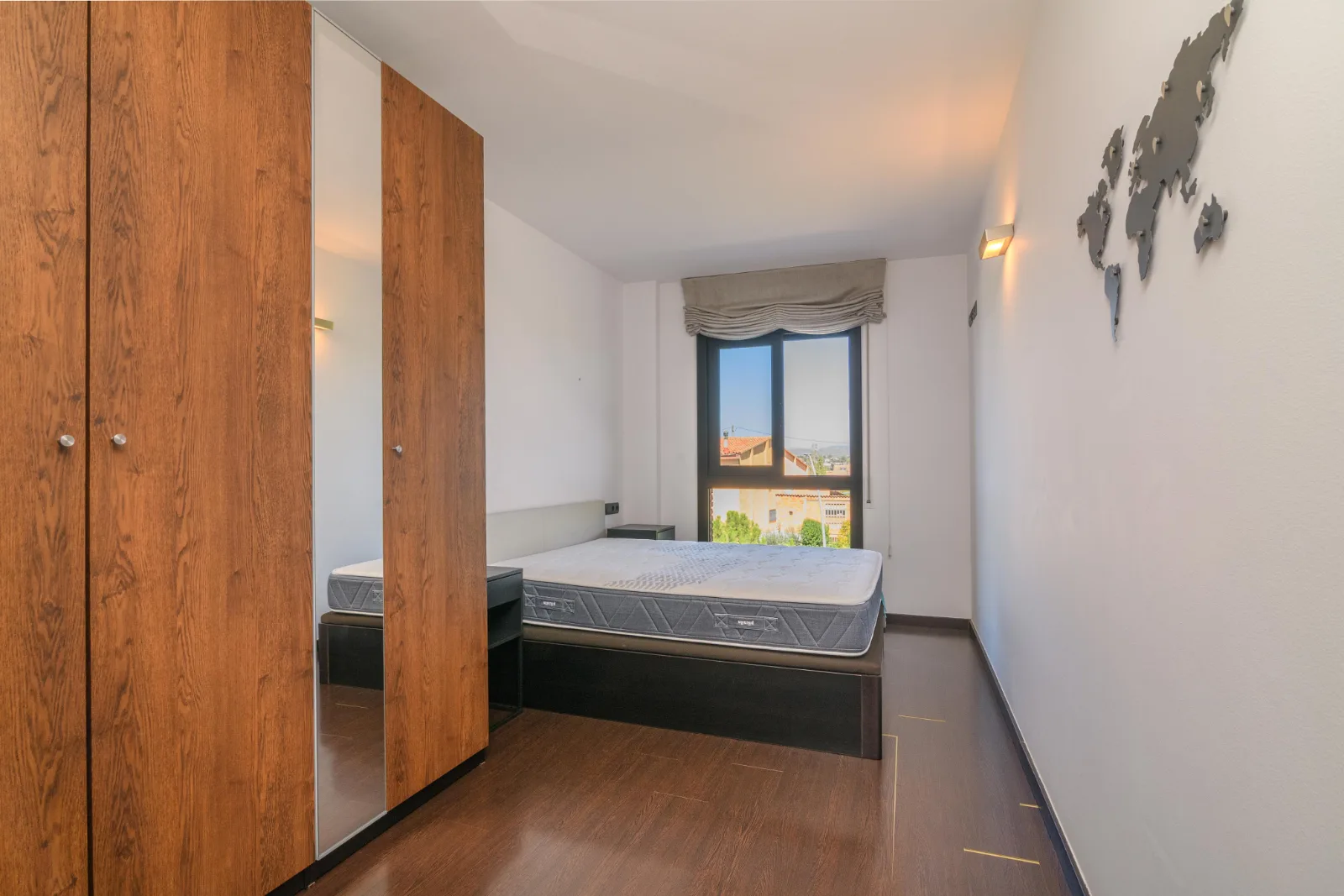 Piso con piscina comunitaria en la Illa Verda, Illa verda, Manresa — Habitación principal 2
