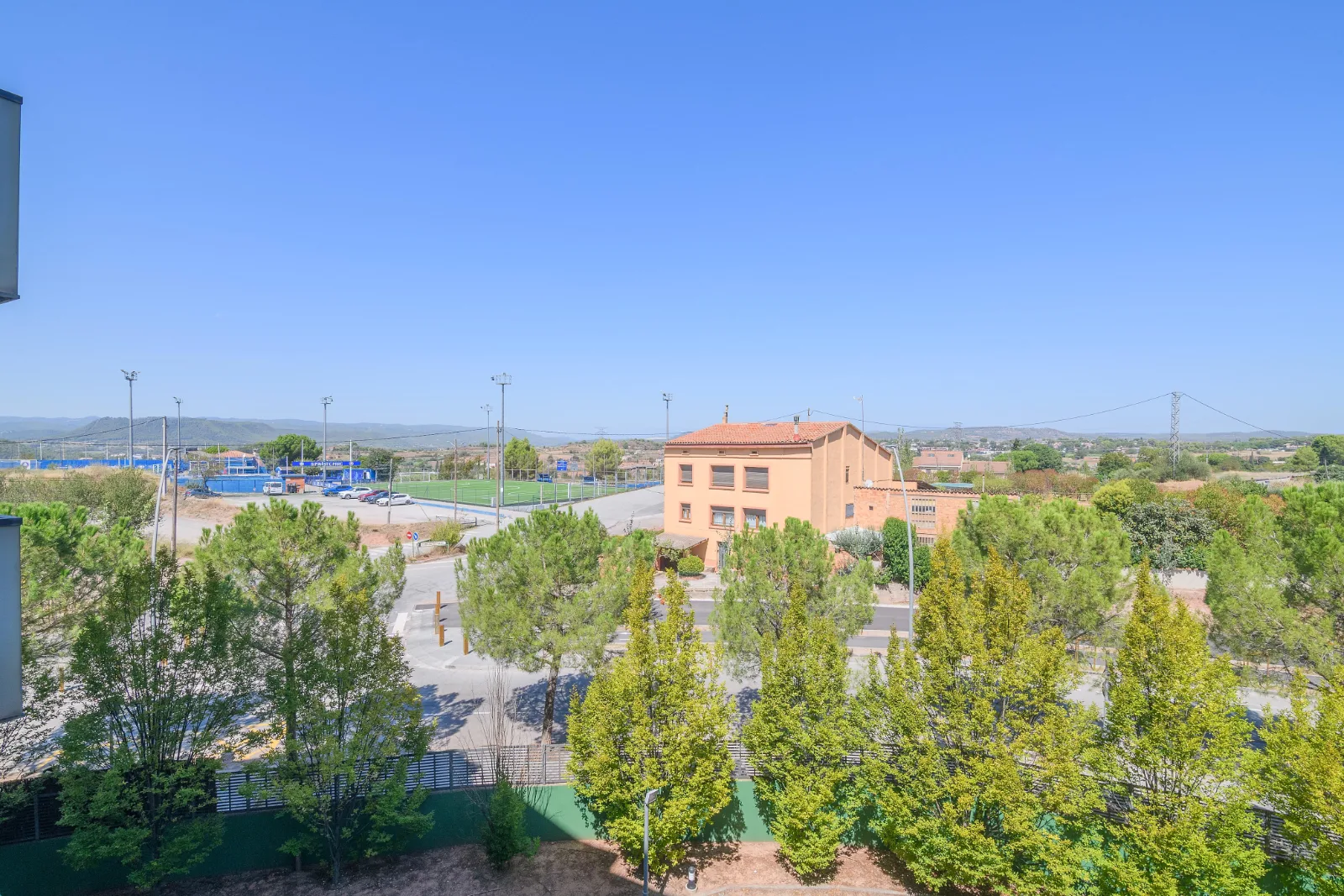 Piso con piscina comunitaria en la Illa Verda, Illa verda, Manresa — Vistas