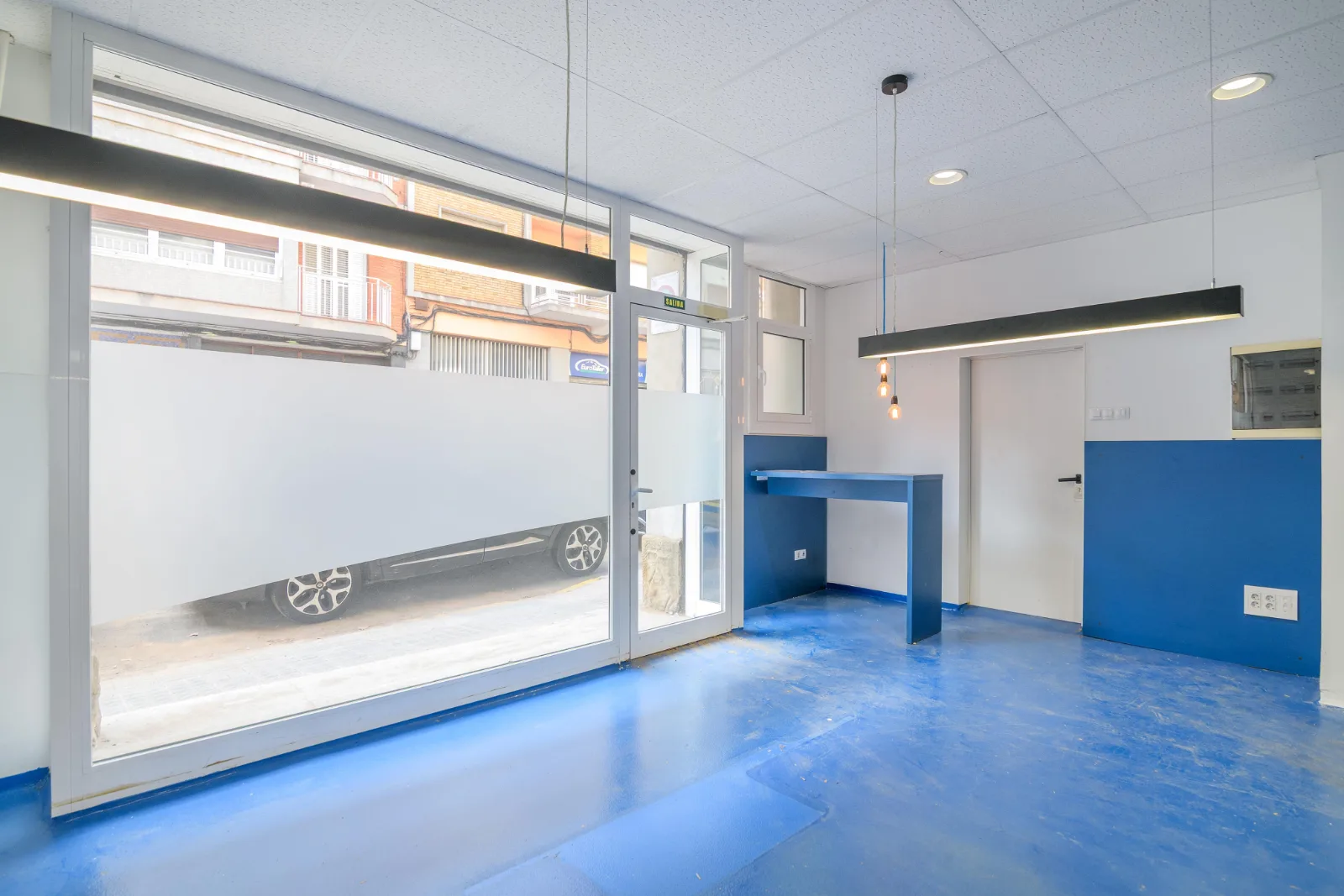 Local con piso encima y jardín detrás — local en venta en Plaça Catalunya, Manresa