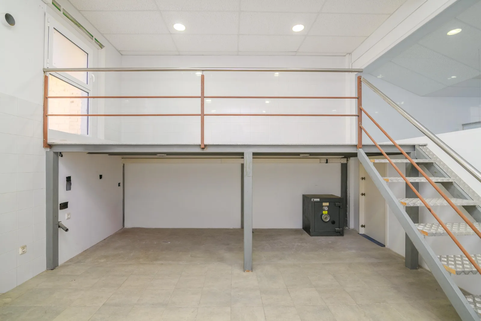 Local con piso encima y jardín detrás, Plaça Catalunya, Manresa — Zona altell