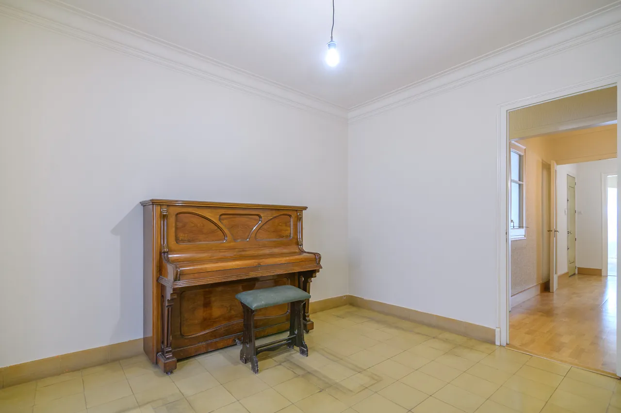 Pis amb jardí a Plaça Catalunya, Plaça Catalunya, Manresa — Sala piano