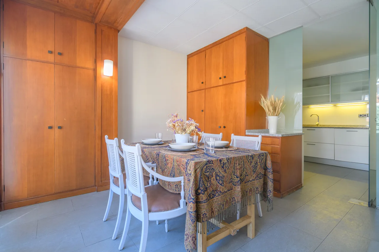 Local con piso encima y jardín detrás, Plaça Catalunya, Manresa — Cocina comedor