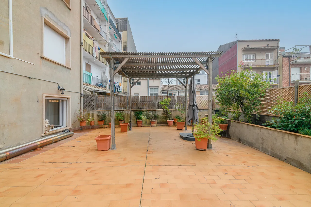 Pis al Poble Nou, Poble Nou, Manresa — Terrassa pèrgola