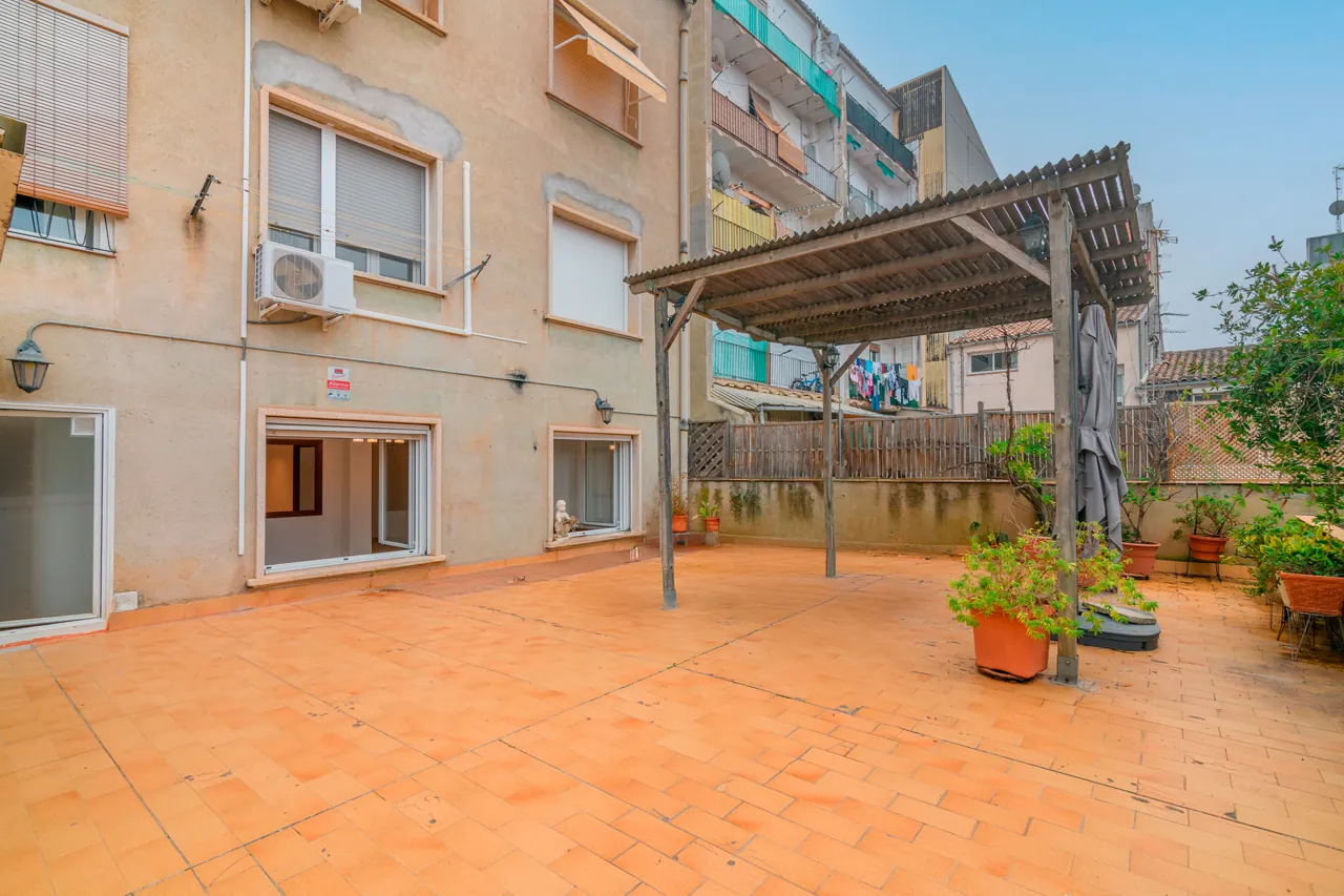 Pis al Poble Nou, Poble Nou, Manresa — Terrassa edifici