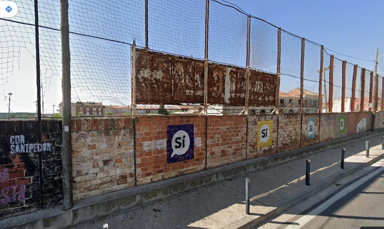 Terreny urbà al Camp de Futbol, Camp de Futbol, Santpedor — fotografia 4