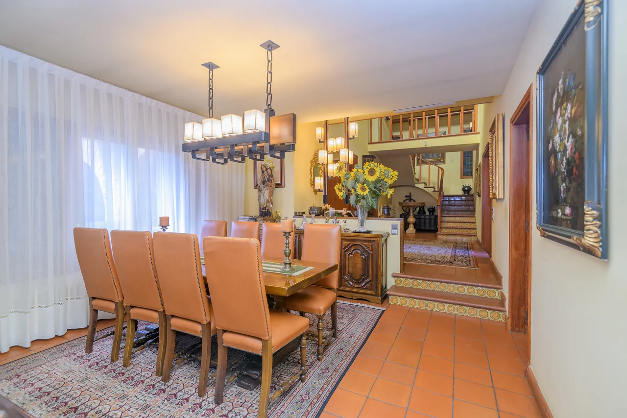 Xalet a Sant Vicenç de Castellet, Sant Vicenç de Castellet — Menjador