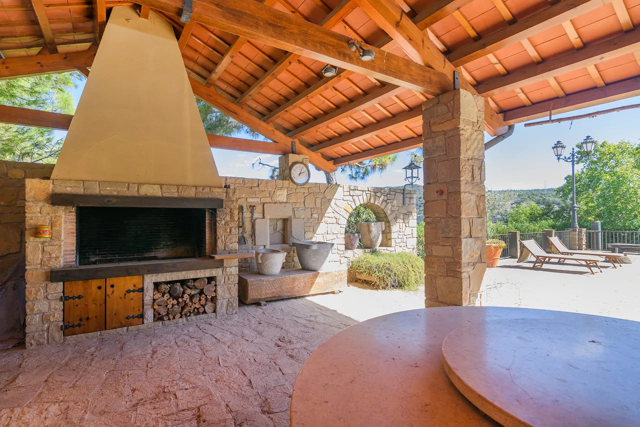 Xalet a Sant Vicenç de Castellet, Sant Vicenç de Castellet — Porxo barbacoa