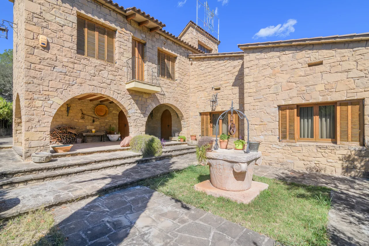Xalet a Sant Vicenç de Castellet, Sant Vicenç de Castellet — Pati interior