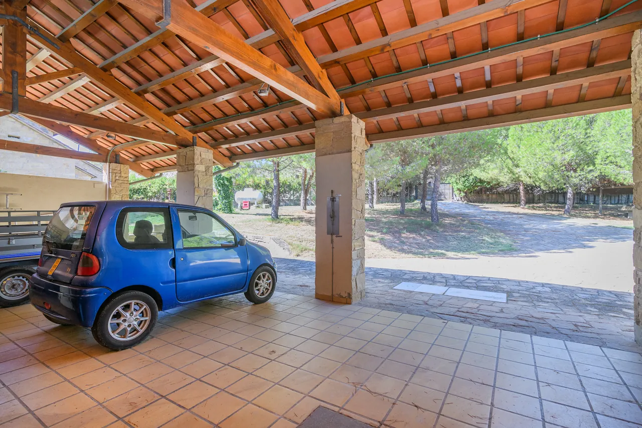 Xalet a Sant Vicenç de Castellet, Sant Vicenç de Castellet — Garatge
